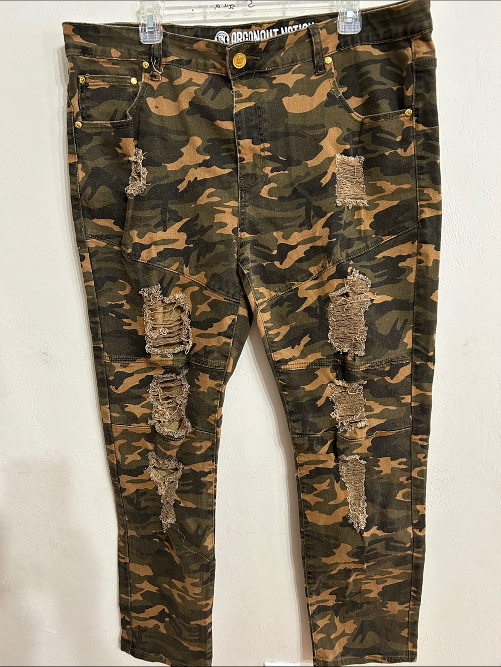 Argonaut Nation Men’s Camouflage Distressed Cargo Jeans 42/32 - Picture 2 of 9